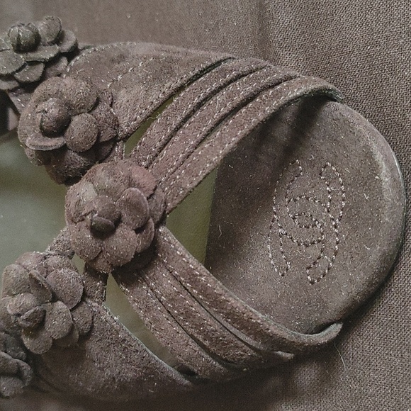 Chanel Black Suede Sandals 40 Interlocking CC Logo Camellia Flowers 2021 Cruise - Picture 8 of 16